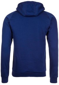 Mörkblå hoodie med en mjuk textur, försedd med en dragsko på huvan och ribbade ärmslut. Enkelt design, inga synliga logotyper eller mönster.