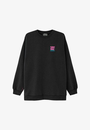 Czarna bluza z długim rękawem i okrągłym dekoltem, z różowym napisem "SRF INC" oraz niebieską grafiką fali na piersi, oraz małym różowym detalem na lewym mankiecie.