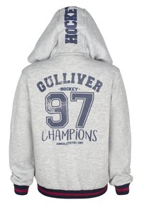 Sweat à capuche gris avec capuche, arborant un motif imprimé. Le texte indique "GULLIVER 97 CHAMPIONS". Poignets et ourlet côtelés en bleu marine et rouge.