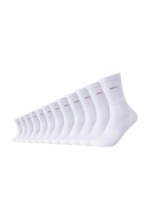 Weiße Baumwollsocken mit gerippten Oberteilen, jeweils mit einem kleinen roten Akzent. In einer Reihe angeordnet, zeigen sie ein einheitliches Design und eine gleichmäßige Form.