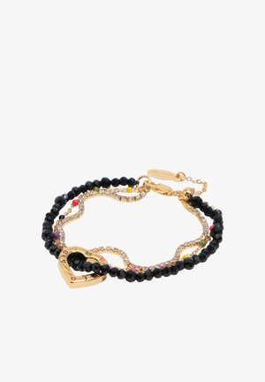 Bracelet en forme de cœur doré avec des perles noires facettées, de petites perles colorées, et une chaîne ondulée de strass reliée par un fermoir et une chaîne d'extension.