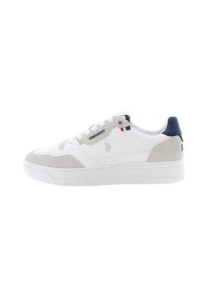 Baskets en cuir blanc avec des accents en suède gris, bout rond, empeigne perforée et un onglet de talon bleu marine. Présente un logo sur le côté et des lacets contrastants.
