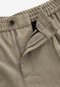 Next RELAXED FIT JOGGER STRETCH - Stoffhose - neutral