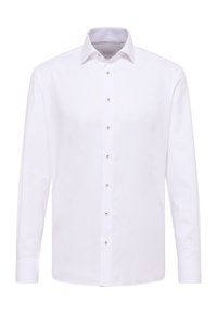 Witte blouse met lange mouwen van gladde stof, met een klassieke kraag, knopen aan de voorkant en ingeknipte manchetten. Geen zichtbare patronen of accenten.
