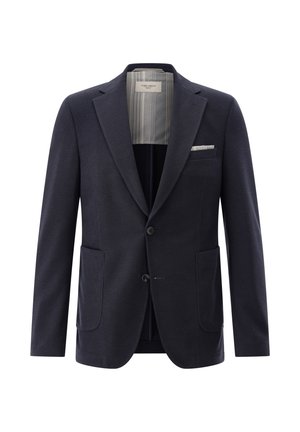 Dunkelblaues Herrenblazer mit Kerbkragen, zwei aufgesetzten Fronttaschen, zwei Knöpfen und einem gestreiften Innenfutter mit einem weißen Einstecktuch.