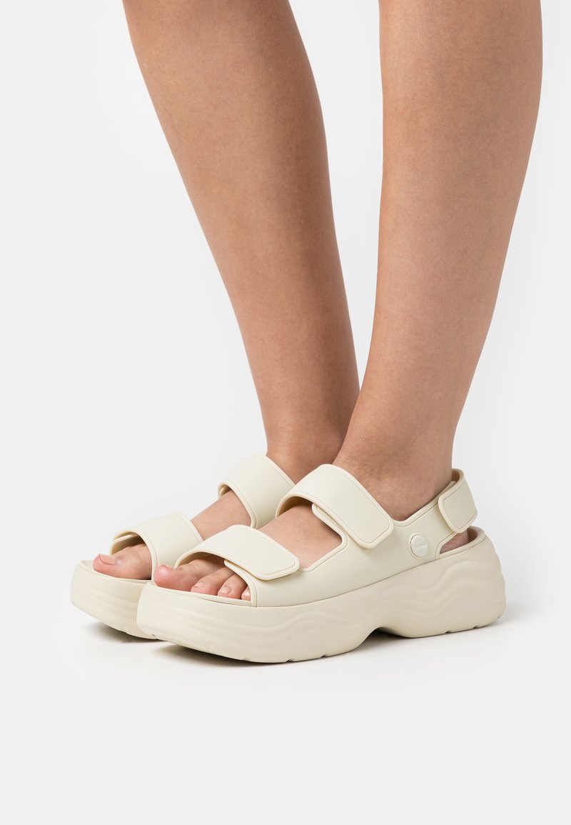 Crocs plateau sandalen Clearance