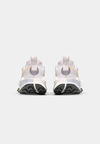 Nike Performance ZOOMX ZEGAMA 2 - Løbesko trail - vast grey/sanddrift/summit white/black