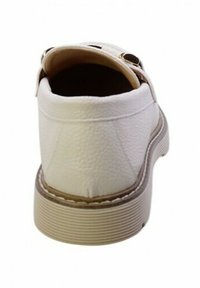 Scarpa bianca in pelle slip-on con retro arrotondato, caratterizzata da una superficie testurizzata, suola in gomma beige e dettagli di cucitura discreti.