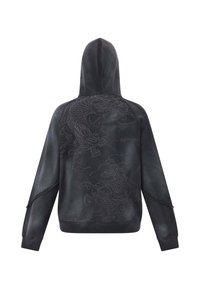 Sudadera negra con un diseño texturizado de dragón en la parte posterior, con capucha ajustable y acentos de tachuelas en las mangas.