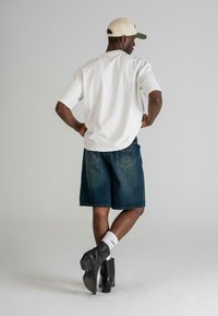 Thumbnail Image 3