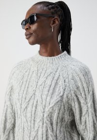 Vero Moda Tall VMBAILY HIGHNECK  - Striktrøje - light grey melange