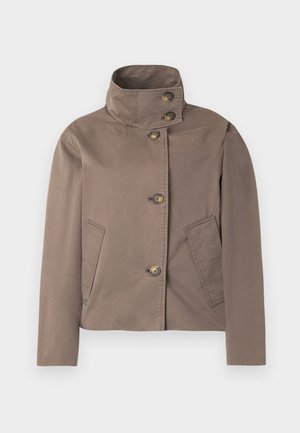 Taupebraune Jacke mit hohem Kragen, vier Knöpfen vorne und zwei schrägen Seitentaschen.