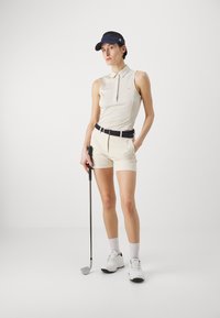 J.LINDEBERG Sports GWEN - Träningsshorts - almond milk