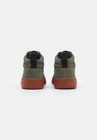 Veja Höga sneakers - olive