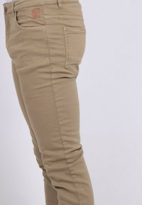 Non sélectionné, marron