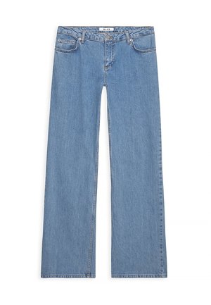 Pantalones vaqueros anchos de color azul claro, hechos de mezclilla, con un diseño de cinco bolsillos, cierre de botón y detalles de costura a lo largo de las costuras y los dobladillos.