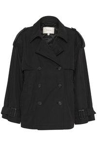 Musthave mustikaline trench coat kahekordse nööbiga, epauletid ja reguleeritavad mansetid. Valmistatud tekstureeritud kangast klassikalises siluetris.