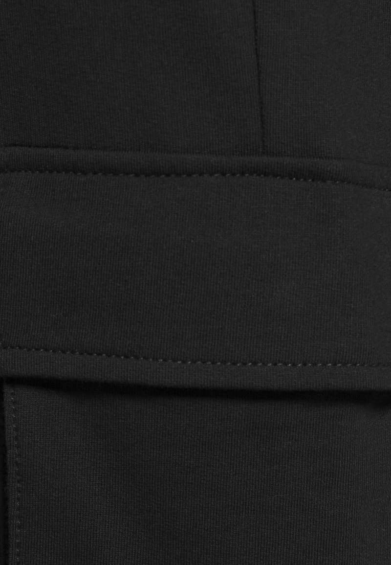 Herren Trainingsanzüge | Only & Sons ONSKIAN KENDRICK PANT Jogginghose black/schwarz - FD27161 Herren Trainingsanzüge | Only & Sons ONSKIAN KENDRICK PANT Jogginghose black/schwarz - FD27161
