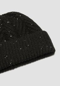 s.Oliver BLACK LABEL MIT GLITZERGARN - Mütze - schwarz