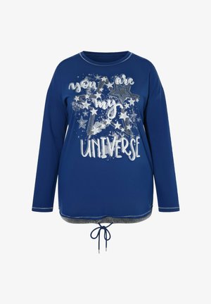 Haut bleu à manches longues avec un motif graphique comprenant un texte argenté et des étoiles, encolure arrondie et cordon de serrage ajustable à l'ourlet.