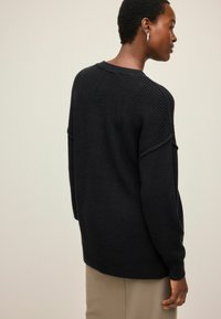 Next COSY LONGLINE - Strickpullover - black