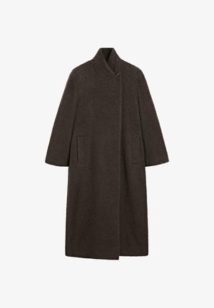 Langer, dunkelbrauner Wollmantel mit hohem Kragen, einreihigem Knopfverschluss am Hals und zwei seitlichen Taschen, flach auf weißem Hintergrund präsentiert.