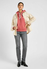Lee ESSENTIAL HOODIE - Sudadera - cinnamon