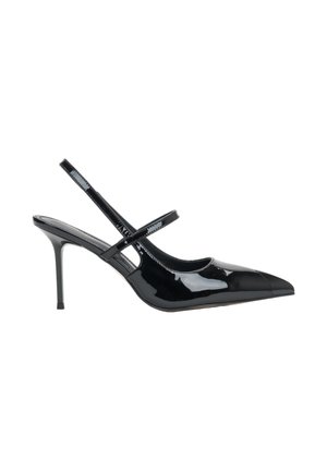 Escarpin slingback en cuir verni noir à bout pointu, talon fin et haut, avec une seule bride sur le coup de pied.