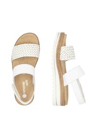 Sandales blanches avec une lanière tressée, semelle plate et bride de cheville Velcro réglable. Semelle intérieure en daim doux et semelle extérieure en caoutchouc texturé.