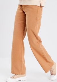 Cache Cache MIT HOHER TAILLE - Jeansy Dzwony