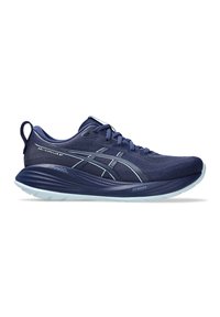 Baskets de course navy avec une tige en maille respirante, des accents réfléchissants et une semelle amortie dotée de la technologie FF Blast+ pour le confort.
