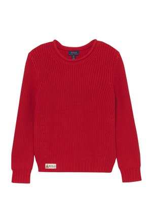 Czerwony dziergany sweter z długim rękawem i okrągłym dekoltem, z prążkowanymi mankietami i dołem, ozdobiony małą metką Polo Ralph Lauren blisko dolnej krawędzi.