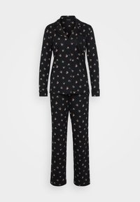 Set de pijama negru, format dintr-o cămașă cu nasturi, cu buzunar pe piept și mâneci lungi, asociată cu pantaloni asortați, ambele decorate cu un model floral.