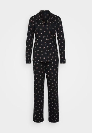 Completo pigiama nero composto da una camicia con bottoni, tasca sul petto e maniche lunghe, abbinata a pantaloni coordinati, entrambi decorati con un motivo floreale.