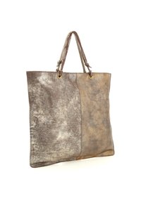 Borsa tote in pelle marrone con un design a patchwork, superfici lisce e testurizzate, doppi manici e accessori in metallo dorato.