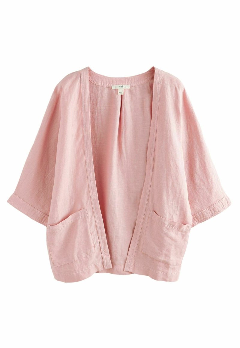 Veste courte rose clair à manches courtes, ouverte à l'avant, avec deux poches frontales et un col rond, confectionnée en tissu doux et léger.