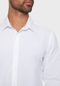 Threadbare OLLY LUXE - Camisa elegante - weiss