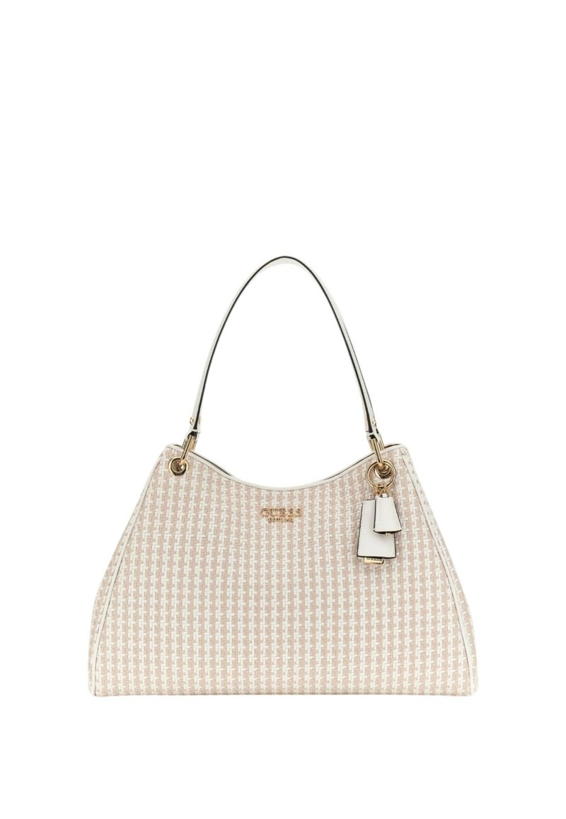 Borsa a tracolla intrecciata beige con una forma strutturata, sottile tracolla metallica, dettagli dorati e un etichetta bianca.