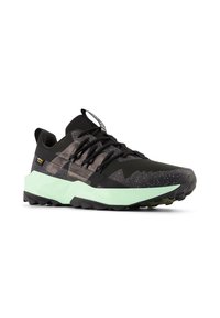 Scarpa da ginnastica nera con tomaia testurizzata, con intersuola verde menta e suola nera. Include accenti riflettenti e lacci.