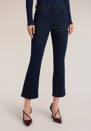 Motivi, JEANS KICK FLARE CON PIEGA STIRATA - Vaqueros a campana - blu