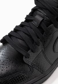 Jordan AIR JORDAN 1 MID - Sapatilhas de cano alto - black/white