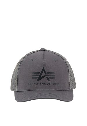 Graue Baseballkappe mit Netzrückseite, gebogenem Schirm und schwarzem Alpha Industries-Logo sowie Schriftzug auf dem vorderen Panel.