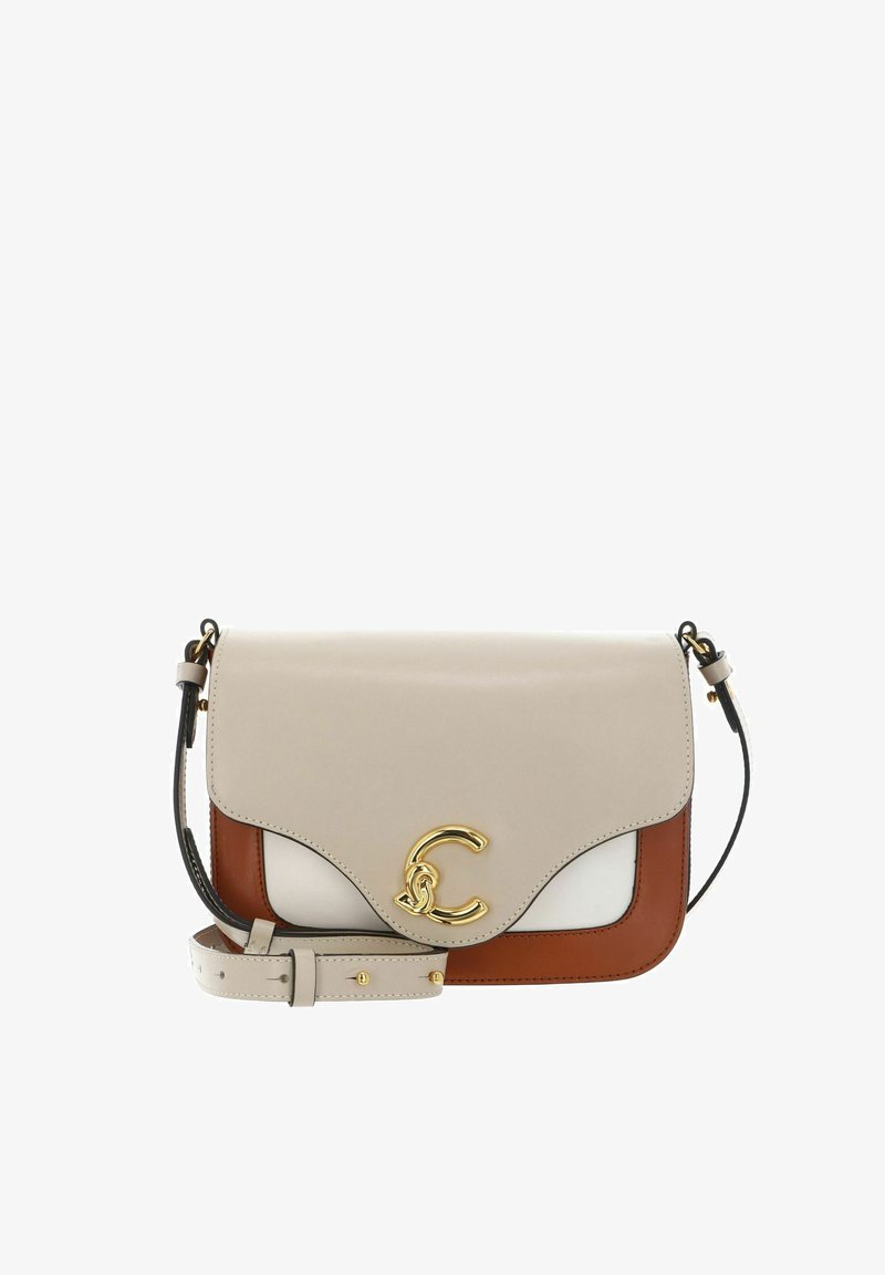Sac bandoulière en cuir beige, blanc et marron avec fermoir logo "C" doré et sangle ajustable, présenté sur fond blanc.