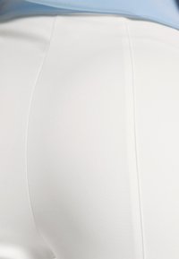 Patrizia Pepe PANTALONI TROUSERS - Nadrágok - bianco