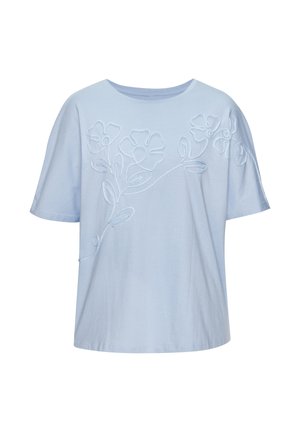 Hellblaues Kurzarmhemd mit Rundhalsausschnitt und dekorativem, besticktem Blumenmuster auf der Vorderseite.