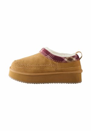 Apavi ar platformu un papēžiem - chestnut brown