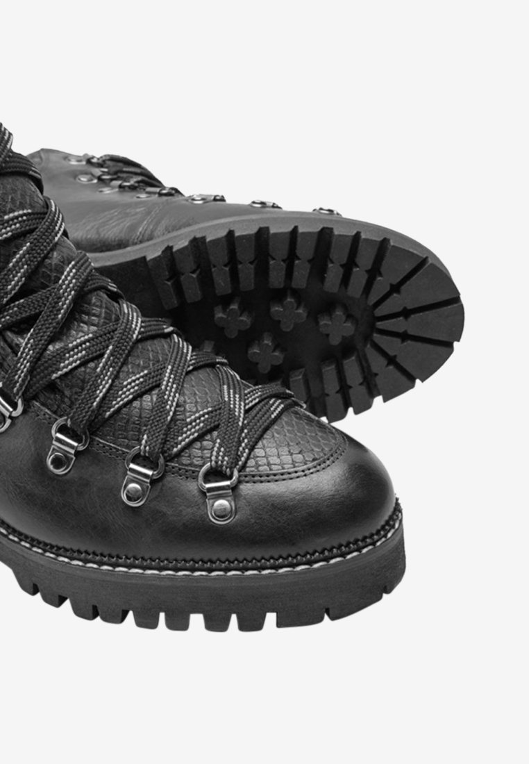 next signature boots