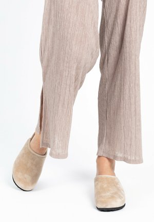SEVANA - Muiltjes - beige