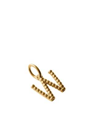 Colgante de oro con forma de la letra "W" hecho de pequeñas cuentas interconectadas con un lazo de fijación circular.