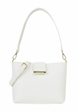 Sac à bandoulière Valentino blanc avec ferrures dorées, sangle ajustable et plaque logo sur le rabat avant, sur fond blanc.